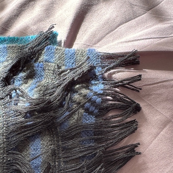 Aztec-Inspired Multicolor Scarf - Picture 3 of 4